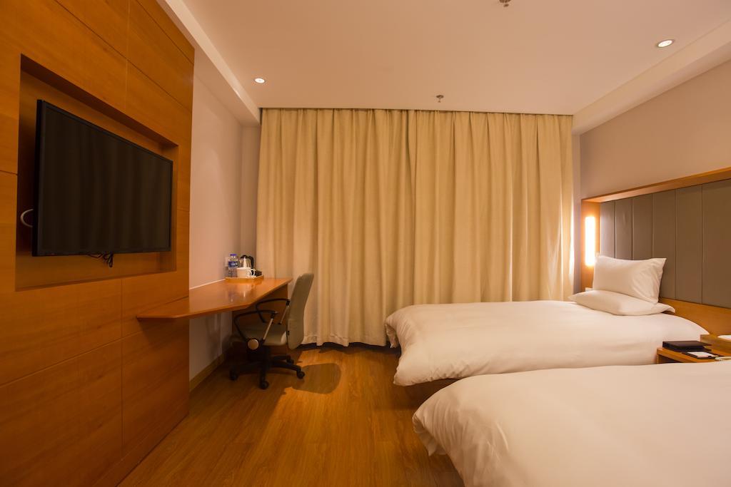 Ji Railway Station West Tianmu Road 4* Xangai