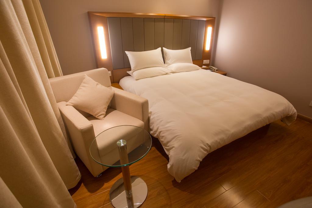 Ji Railway Station West Tianmu Road Hotel