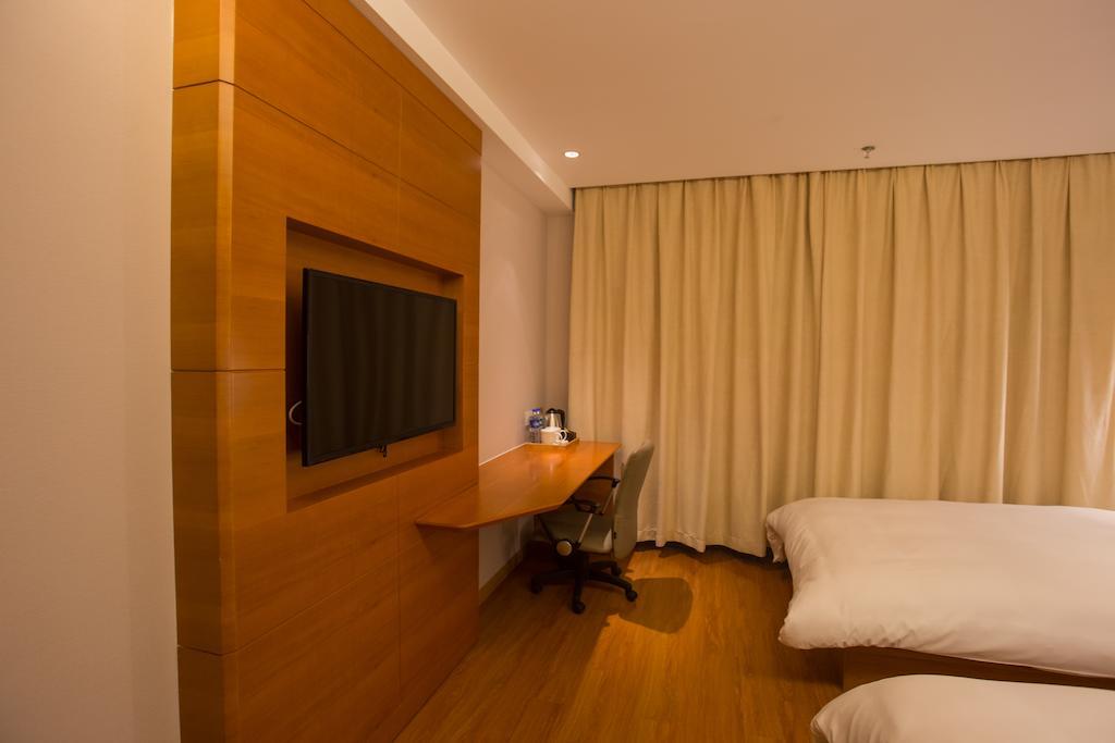 Ji Railway Station West Tianmu Road Hotel Xangai