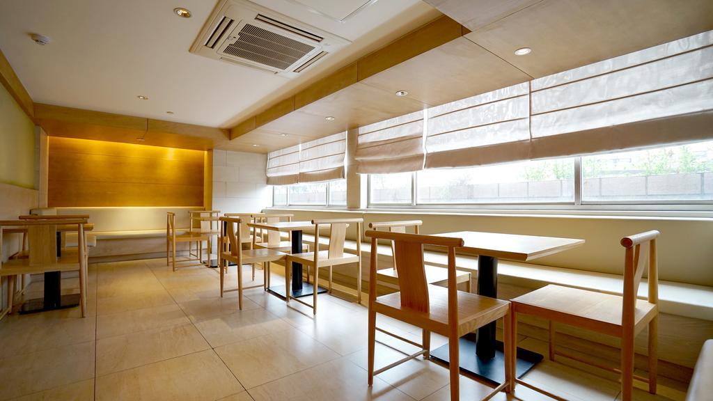 Ji Railway Station West Tianmu Road Hotel 4*